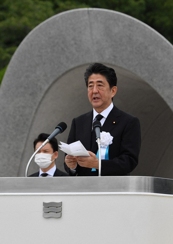 安倍首相1カ月半ぶりに会見　追加質問認めず　広島・平和記念式典後