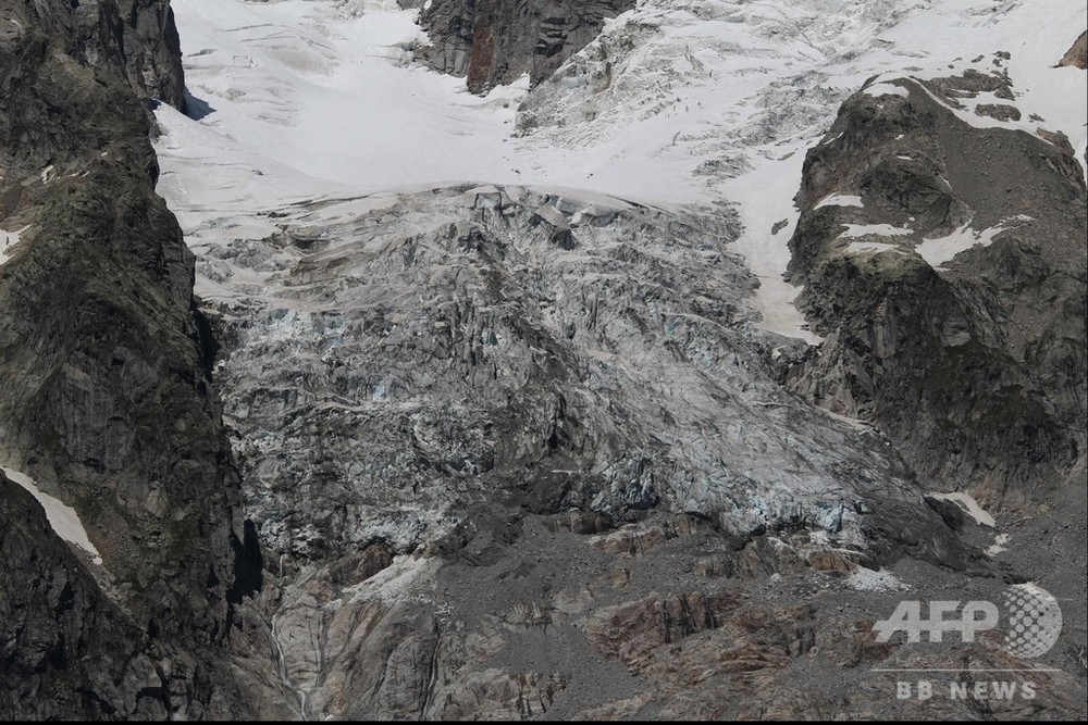 モンブラン氷河に大規模崩落の危機、伊スキーリゾートで住民ら避難