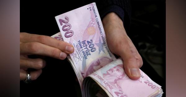 トルコ中銀が「裏口」金融引き締め、リラ急落に対応