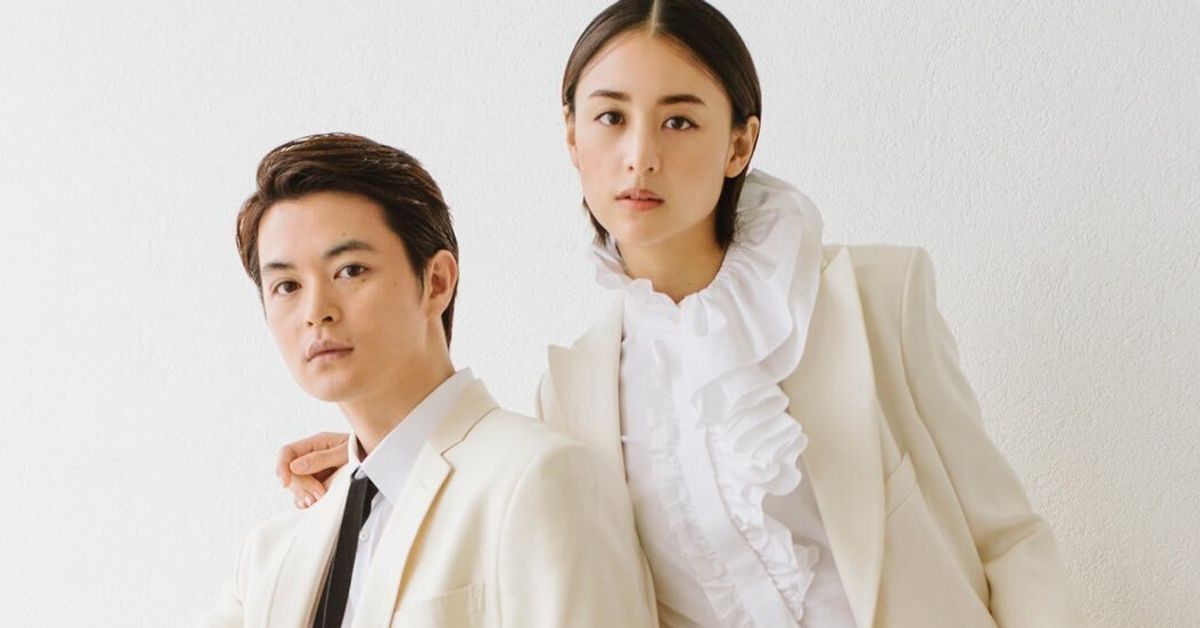 山本美月さん・瀬戸康史さんが結婚。お揃いの白いパンツスーツ姿が「素敵すぎる」