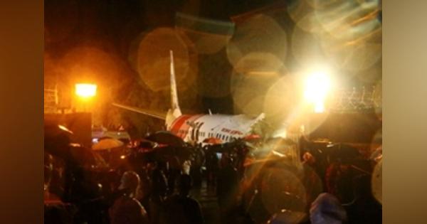 インド南部で旅客機が着陸失敗、17人死亡　約170人搬送 - ロイター