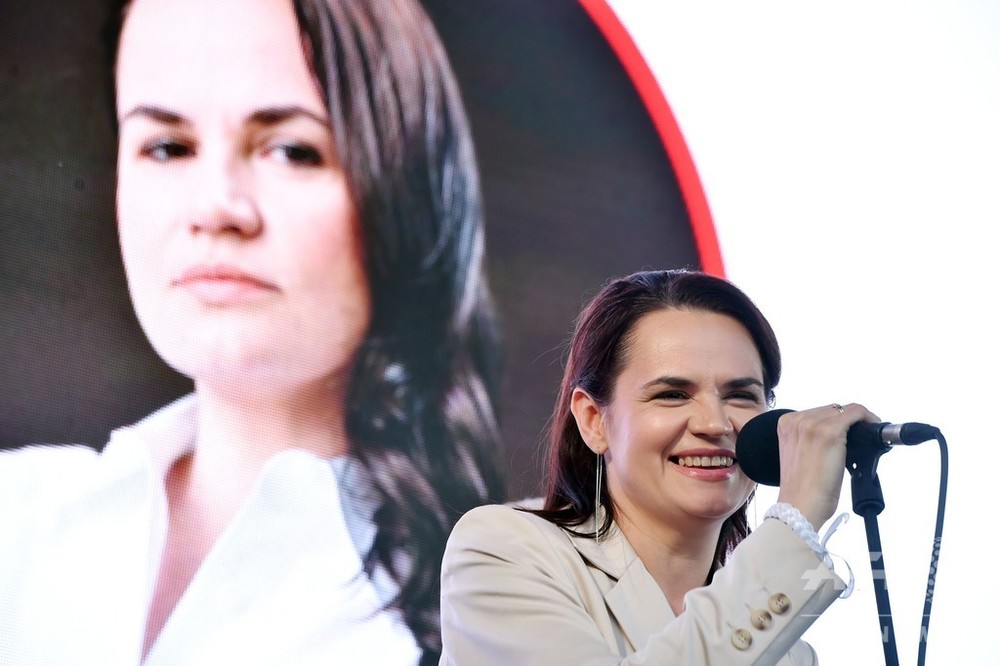 ベラルーシ大統領選、反体制派候補の主婦 支持拡大