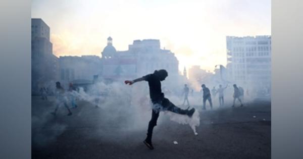 大規模爆発のレバノン首都、反政府デモで100人以上が負傷 - ロイター