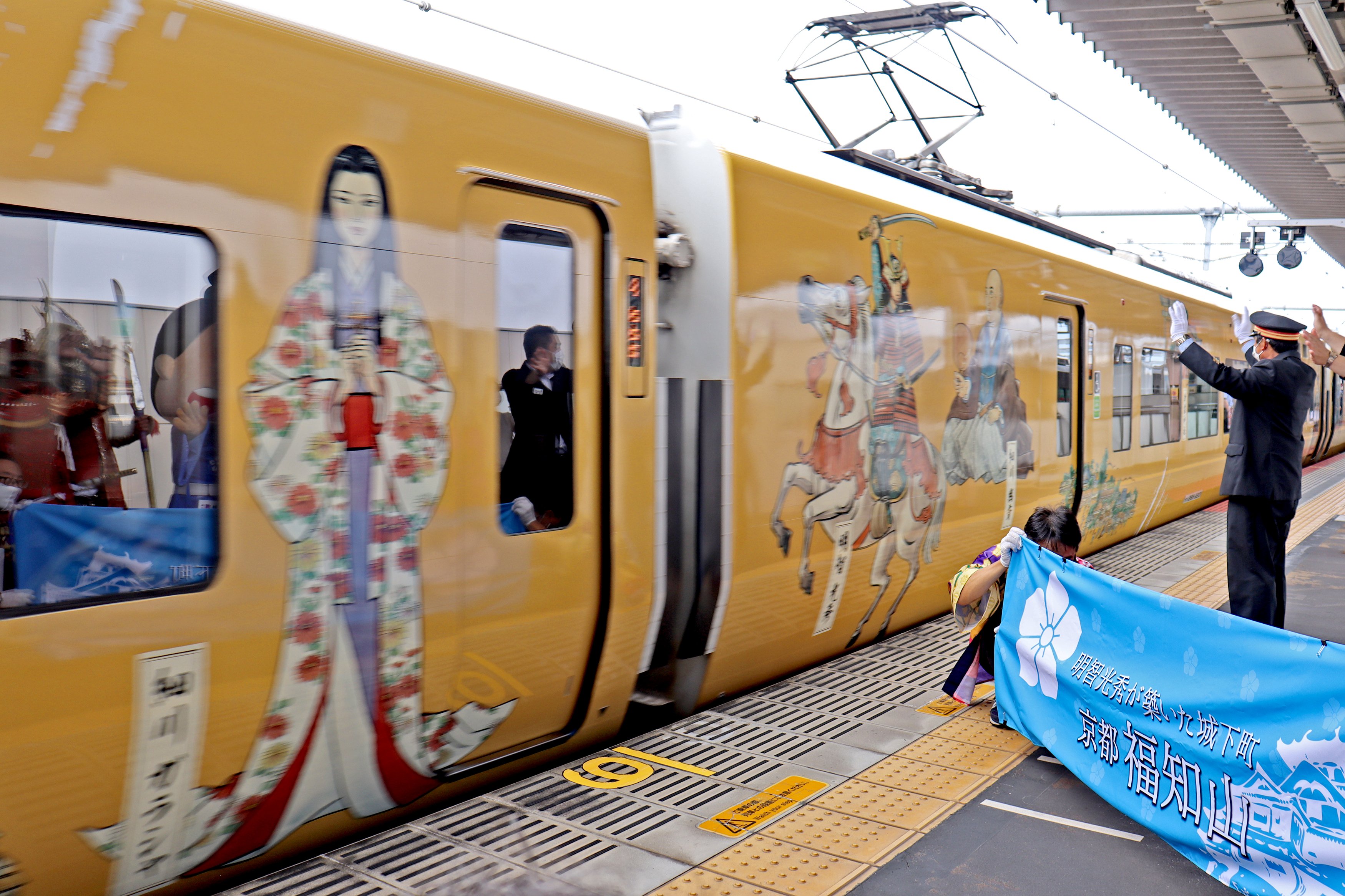 「光秀ラッピング電車」出発進行！　JR西日本、特急「はしだて」などで運行