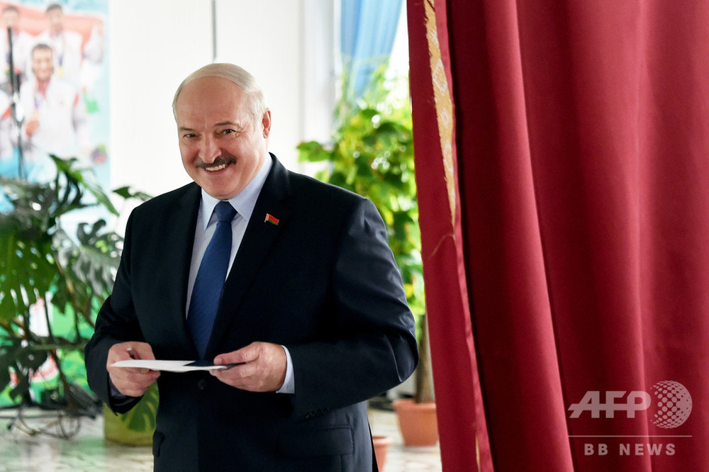 ベラルーシ大統領選、現職ルカシェンコ氏当選確実 公式出口調査