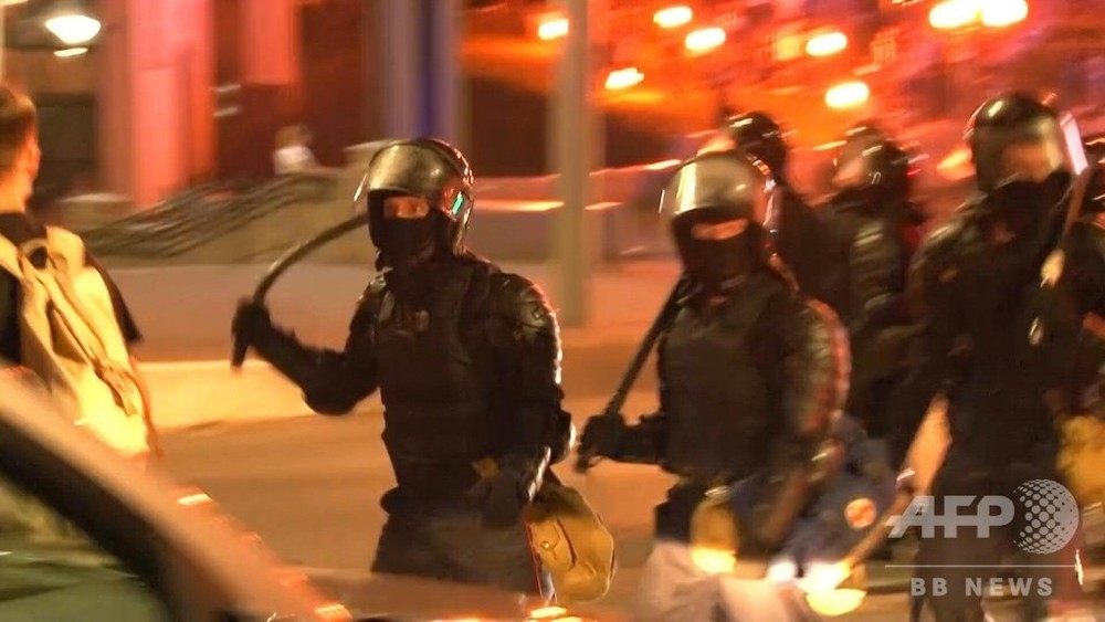 動画：ベラルーシ大統領選、デモ隊と警察が衝突 負傷者出たもよう