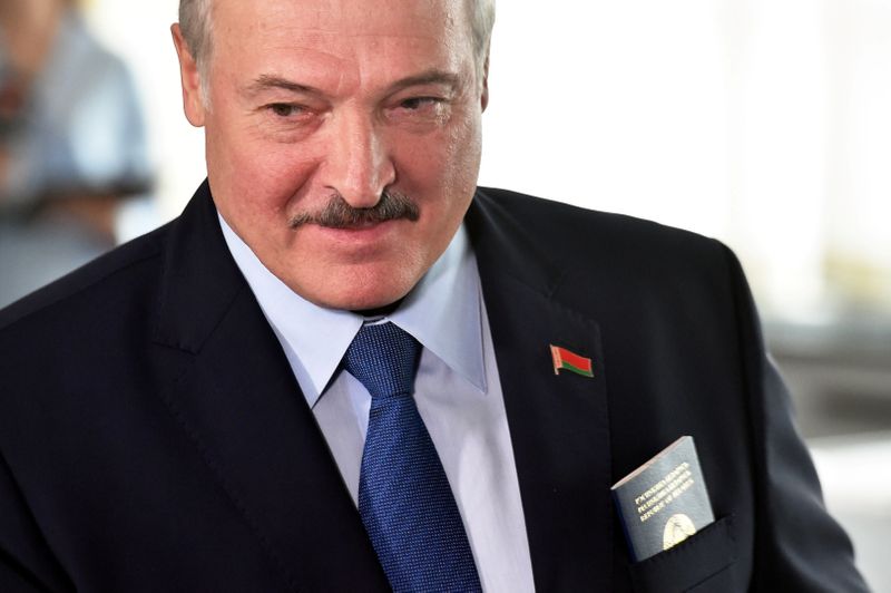 ベラルーシ大統領6選、反政権派は結果認めず抗議デモ続く