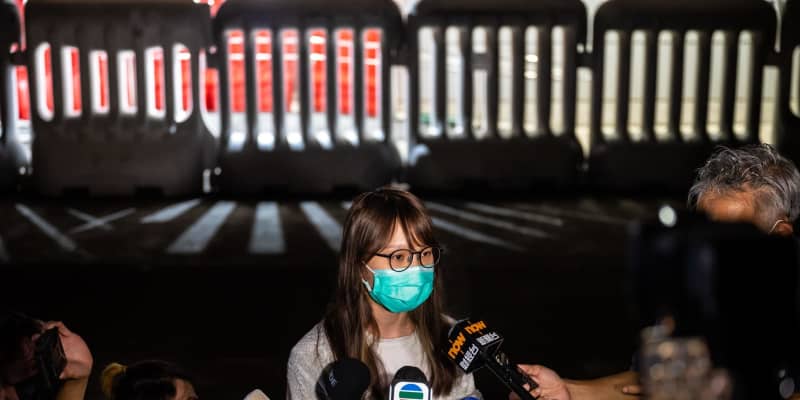 香港、民主活動家の周庭氏ら保釈　「これまでで最も怖かった」