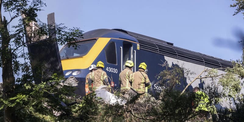 英スコットランドで列車脱線　3人死亡、6人負傷