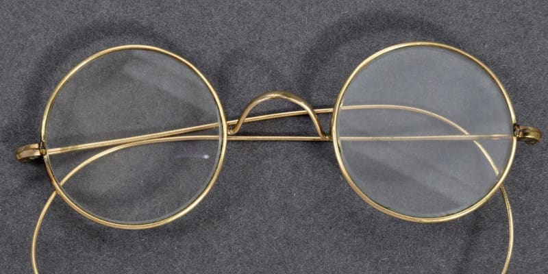 英で「ガンジーの眼鏡」競売へ　オンライン出品、800万円超か