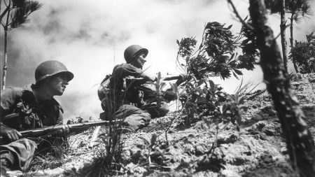 【写真で見る】Okinawa 1945─米「ライフ」誌コレクション | 戦場写真家ユージン・スミスが切り取った沖縄戦と人々