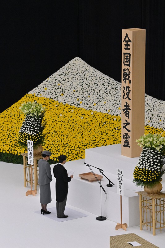 天皇陛下、「深い反省の上に立ち」不戦の決意を表明　全国戦没者追悼式