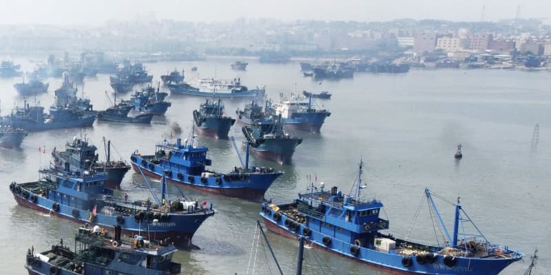 中国、尖閣諸島周辺の休漁終了　船が爆竹鳴らし続々出港