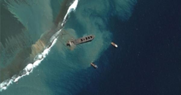 モーリシャス座礁「わかしお」、船体が2つに分断　残油流出は限定的 - ロイター
