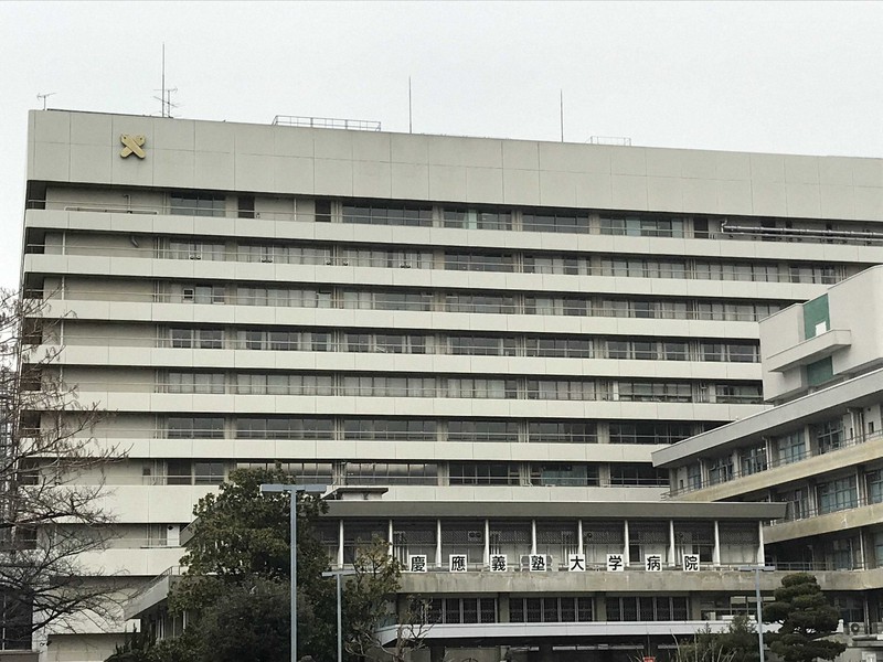 安倍首相が慶応大病院に入る　「日帰り検診」と首相周辺