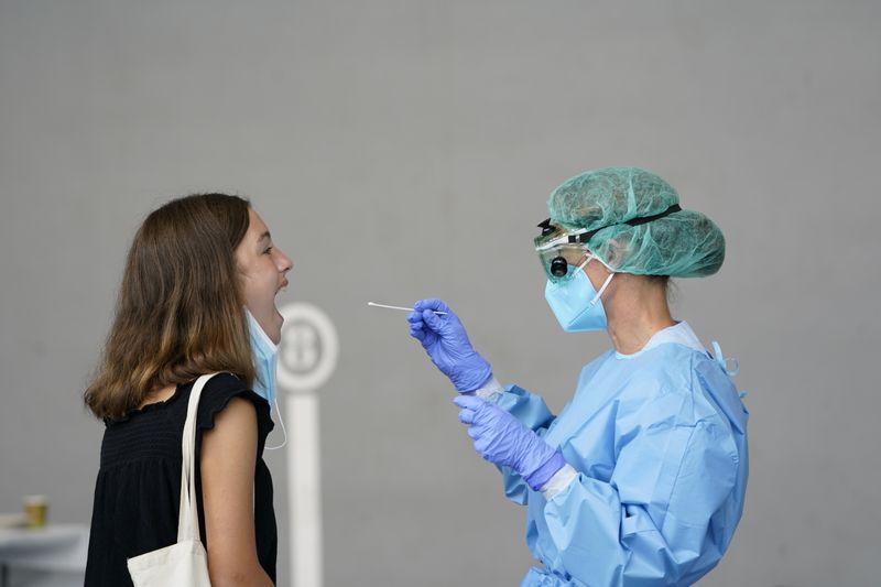 スペイン、コロナ新規感染が減少　フランスは入院患者増加