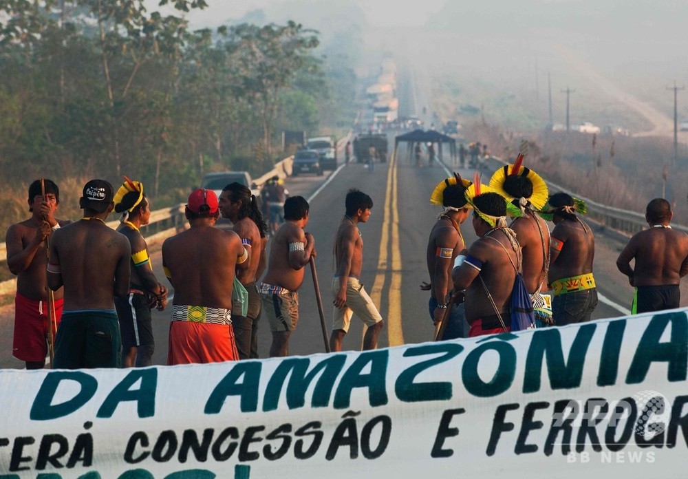 ブラジル先住民、コロナ支援求め幹線道路封鎖 違法採鉱にも抗議