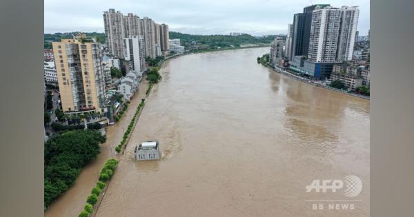 中国・四川省で豪雨続く、長江の支流が氾濫