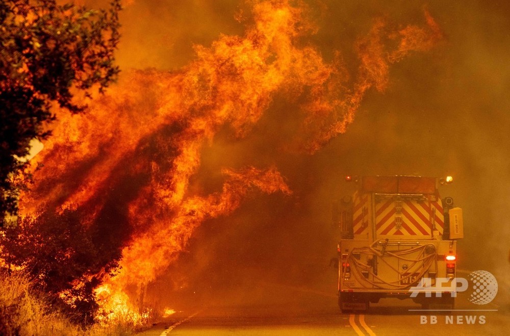 米加州、数十か所で森林火災 非常事態宣言