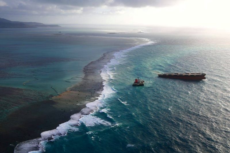 モーリシャス、座礁船を海に沈めて処分へ　環境保護団体は反対