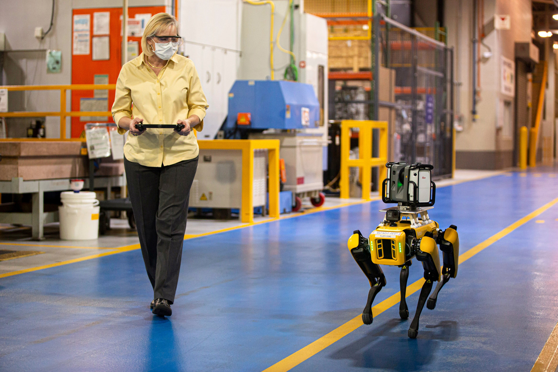 “ロボット犬”が工場設備の配置データを収集、フォード工場でライン改善に