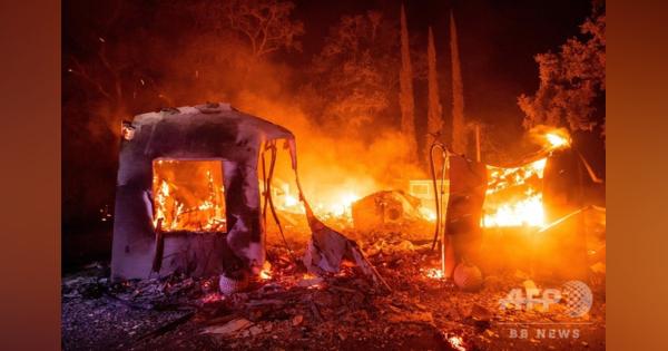 米カリフォルニア州の山火事、避難地域を拡大 原因は落雷