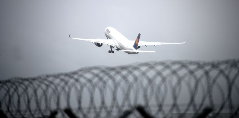 欧州の航空業界、8月に回復停滞　新型コロナ制限再導入で