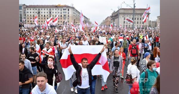 ベラルーシでデモ続く 大統領辞任求め10万人