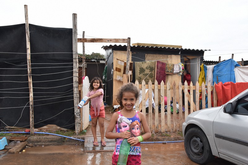 手作りバラックに肩寄せ合う貧困層　コロナで失業890万人、劣悪な衛生環境サンパウロに新ファベーラ