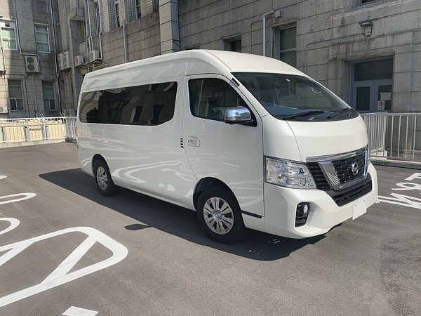 日産グループ、NV350キャラバン架装車「新型コロナ軽症患者搬送車」を大阪府に貸与