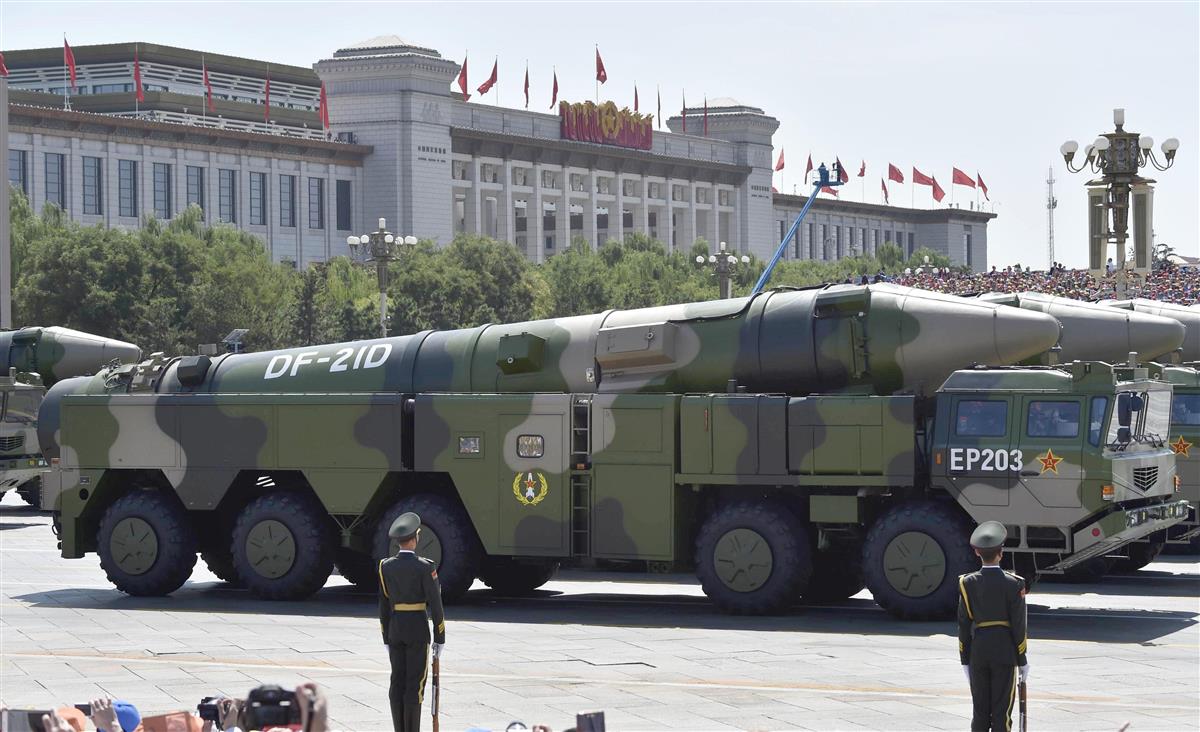 「中国が南シナ海に中距離弾道ミサイル４発」と米高官