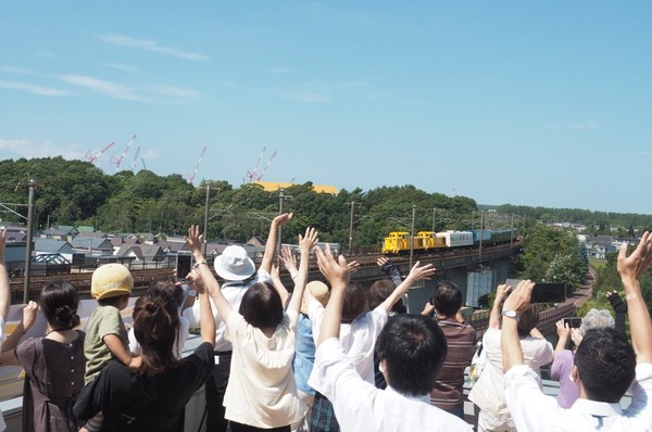 北海道に上陸した東急の豪華観光列車がスタート黄・白・青の『THE ROYAL EXPRESS』