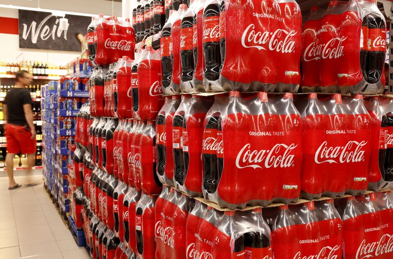 米コカ・コーラ、事業部門を半減　4000人の希望退職募集