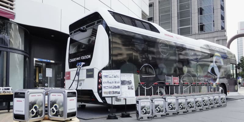 燃料電池バスで電力供給　トヨタとホンダが実証実験