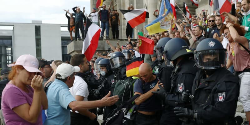 デモ隊が暴走、独議会に乱入図る　コロナ対策抗議、政府に衝撃