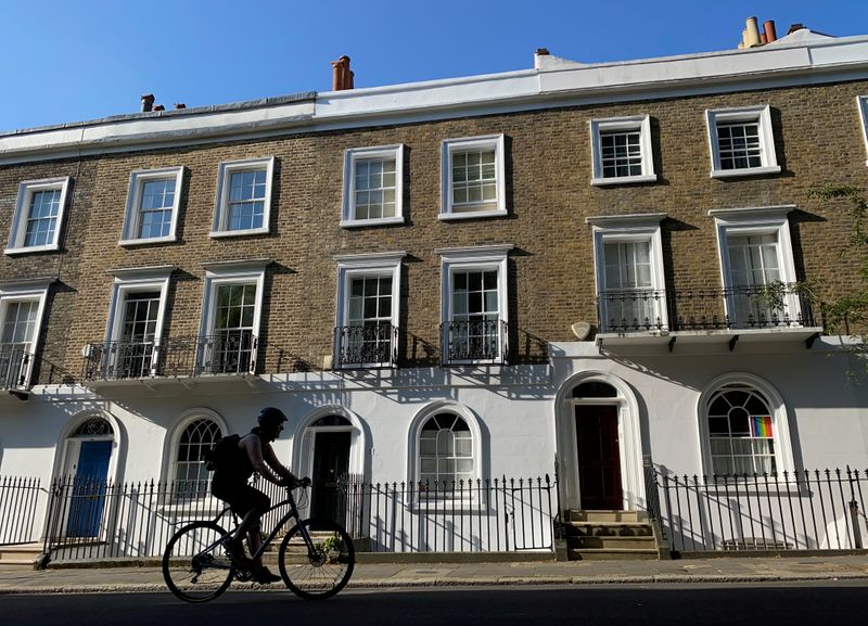 英住宅ローン承認件数、7月は予想上回る増加　住宅市場回復