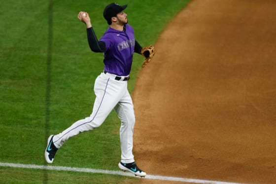 【MLB】名手アレナドの三塁線上“鬼肩スロー”はファン理解不能「人間離れ」「どうやって？」