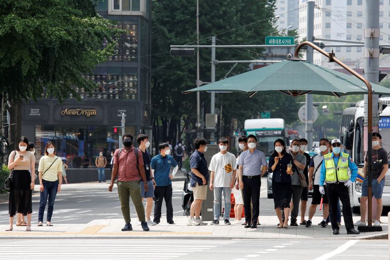 韓国、新型コロナの重症患者が急増　高齢者の感染増える