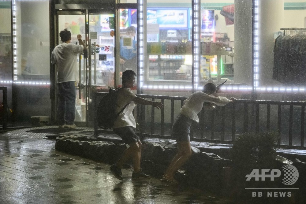 台風9号、韓国・釜山を直撃 死者1人 北朝鮮にも豪雨