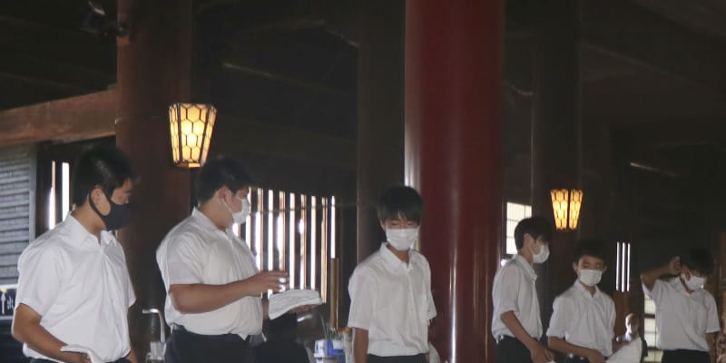 修学旅行生が長野・善光寺を清掃　栃木の中学生、感謝込め