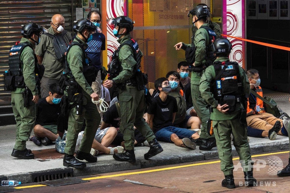香港、立法会選延期への抗議デモ 国安法違反などで約300人逮捕