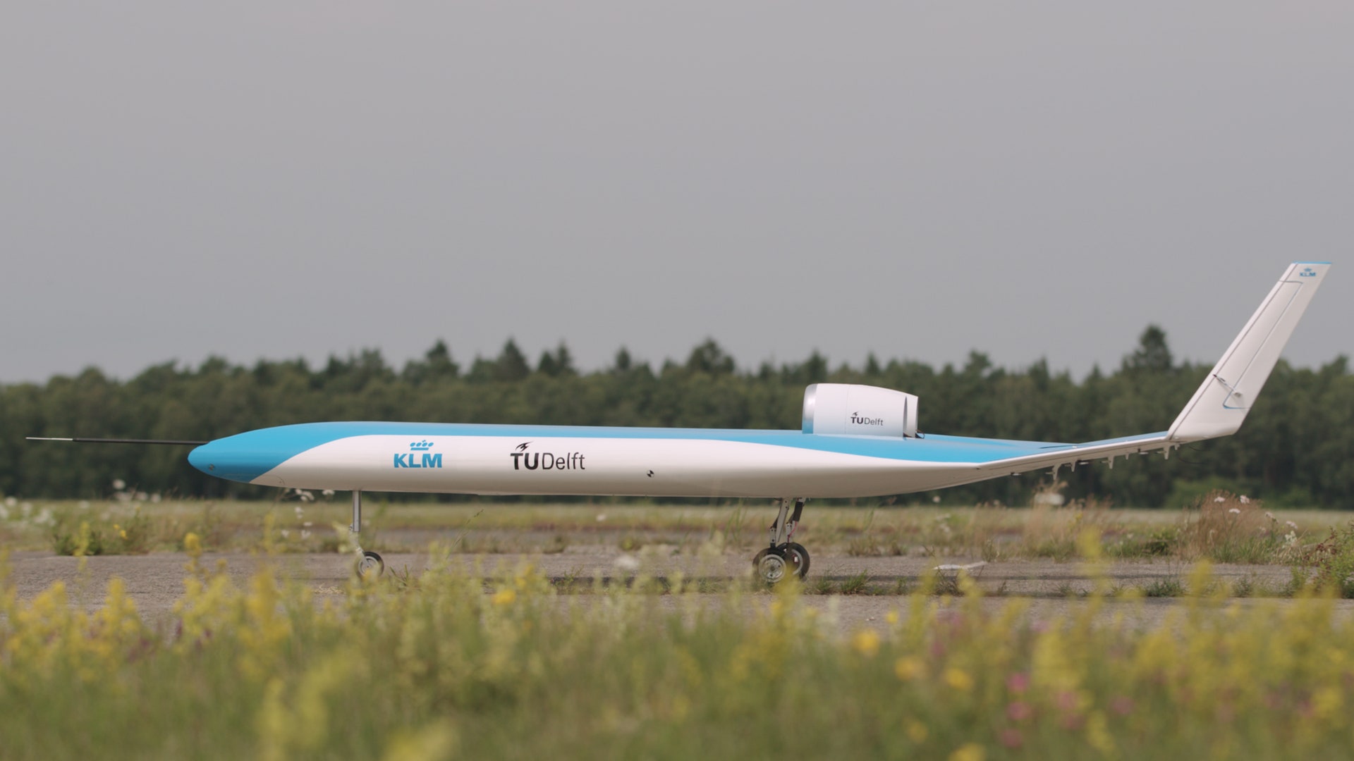 未来の飛行機が飛んだ！ 次世代型航空機「フライング-V」プロトタイプが初試験飛行に成功！