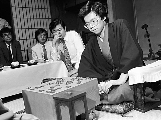 藤井聡太との一戦に臨む史上最年少名人、谷川浩司。28年前、十五世名人の「置き土産」とは。