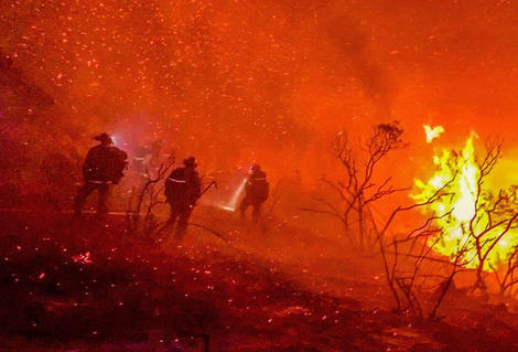 【動画】北カリフォルニアの山火事で警官が見せた英雄的行為