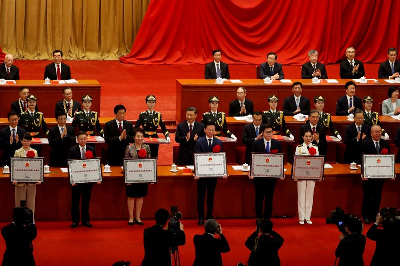 中国主席、コロナ対応の「英雄」表彰　景気回復を自賛