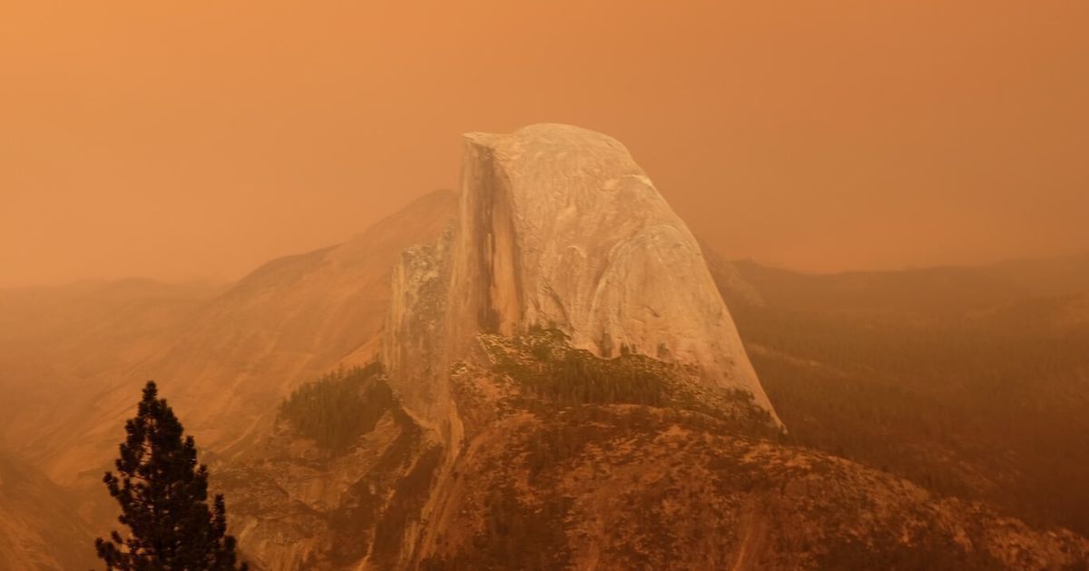 カリフォルニア山火事、ヨセミテ国立公園がオレンジ色に染まって不気味な姿に
