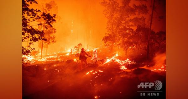 過去最大の焼失面積を記録、米カリフォルニア州山火事