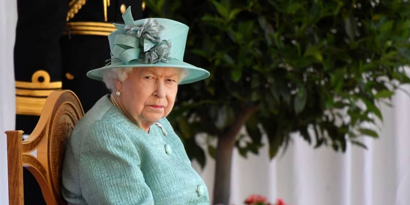 英女王も「職場復帰」？　10月、宮殿で公務再開方針