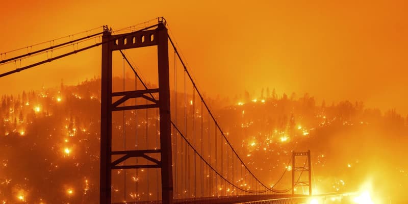 米西部の山火事、深刻な被害に　加州で1万平方キロが焼失
