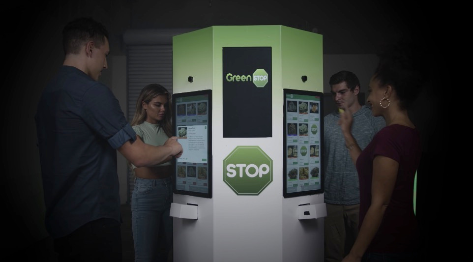 Greenstopが大麻自動販売機をカリフォルニアの大麻販売薬局に設置